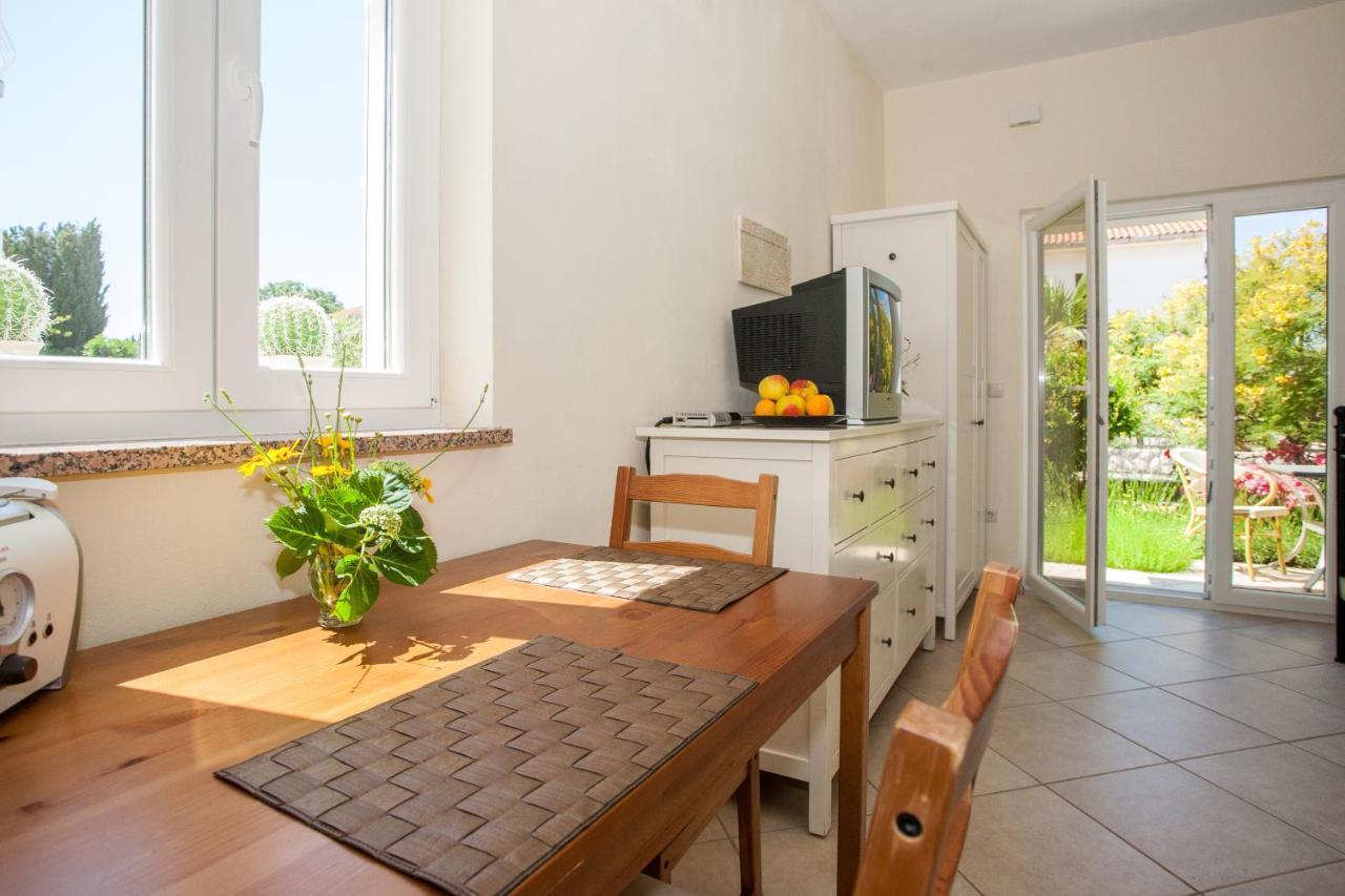 Apartments Dino Đảo Krk Ngoại thất bức ảnh