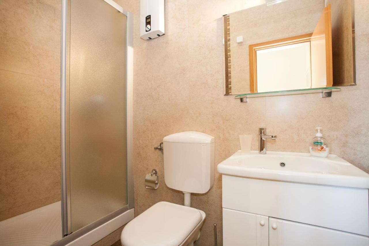 Apartments Dino Đảo Krk Ngoại thất bức ảnh