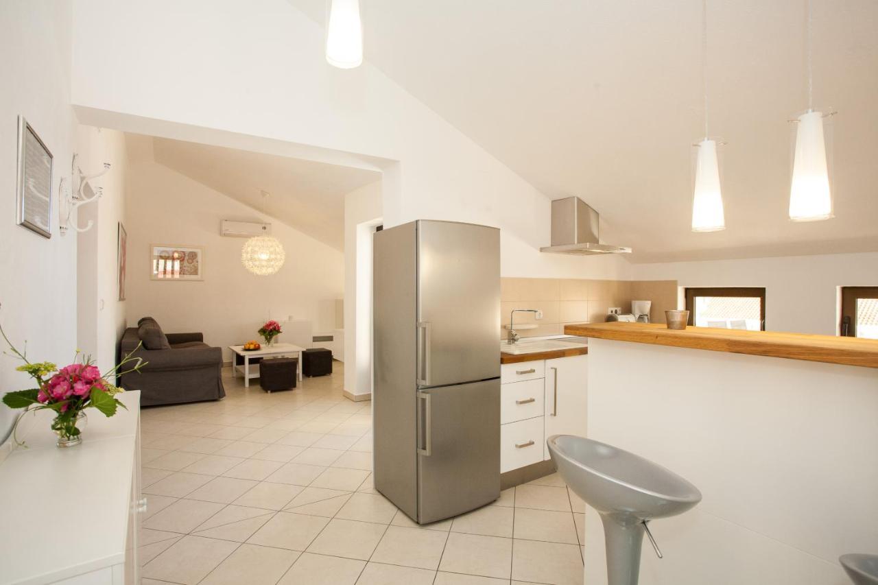Apartments Dino Đảo Krk Ngoại thất bức ảnh