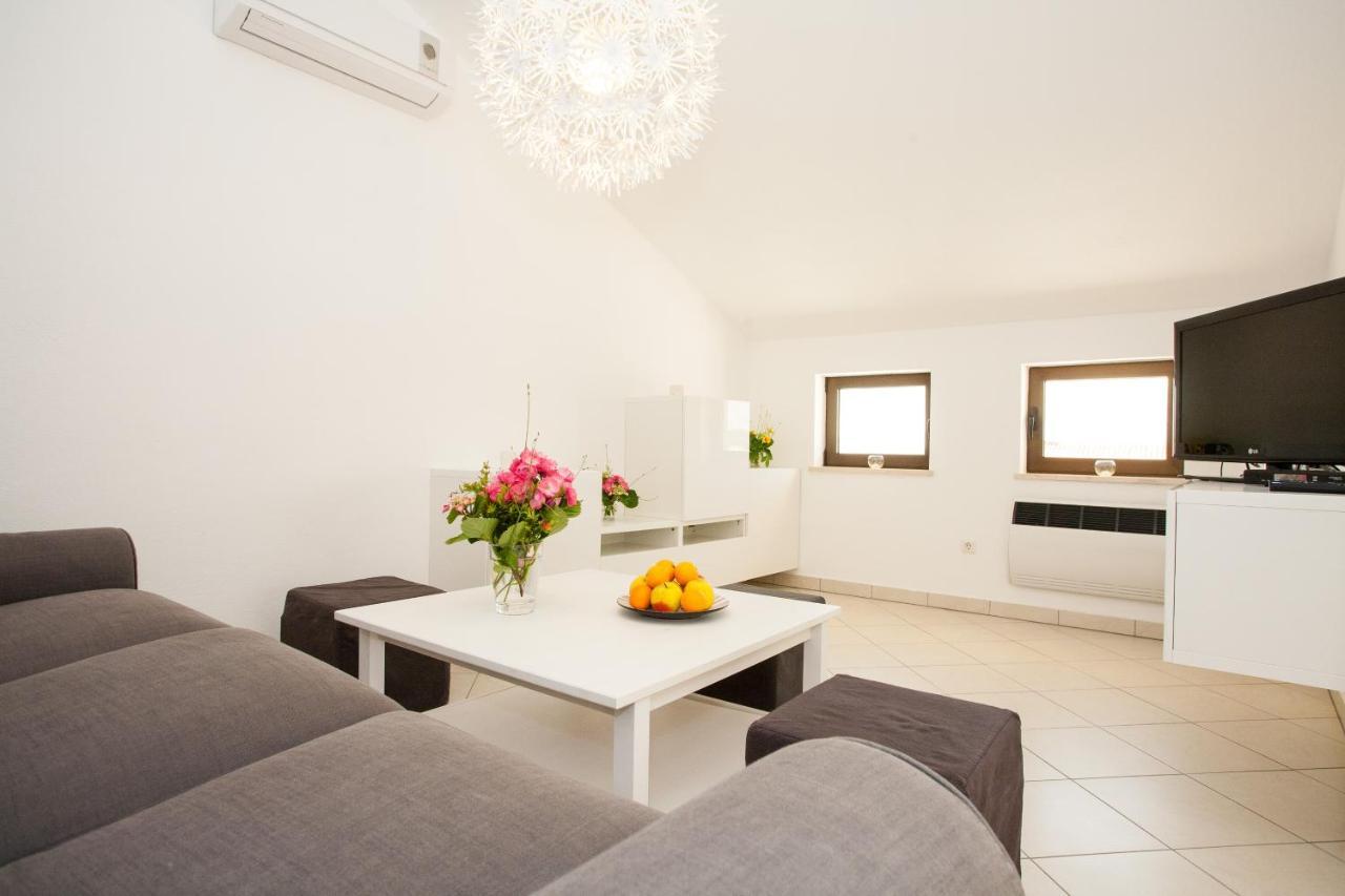 Apartments Dino Đảo Krk Ngoại thất bức ảnh