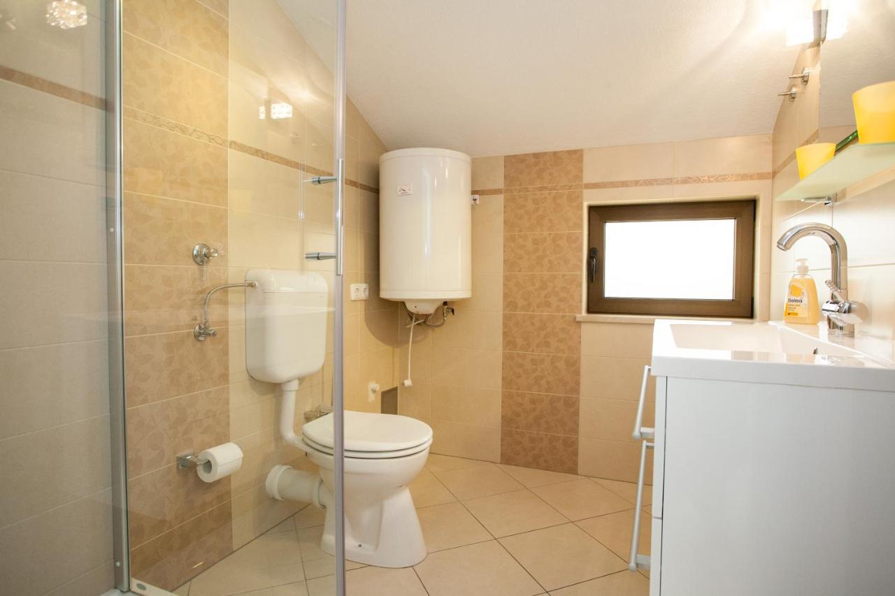 Apartments Dino Đảo Krk Ngoại thất bức ảnh